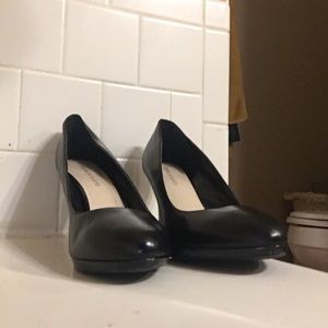 Leather platform pump